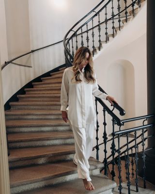 Just her, silk and the present moment. #annahora #lifestyle #brand #loungewear #silkloungewear #silk #puresilk #comfort...
