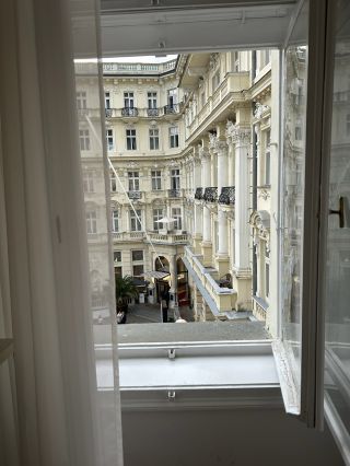 View from Elle Beauty Lounge hits different! Thank you @katerinasochorova_kat.jewelry @kratkamartina @douglasczech @elleczech